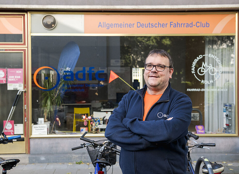 Christoph Schmidt vor der ADFC-Geschäftsstelle Christoph Schmidt vor der ADFC-Geschäftsstelle