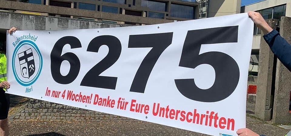 Transparent mit der Zahl 6275 für die gesammelten Unterschriften des Radentscheid Marl