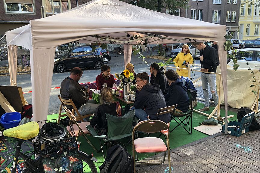 Park(ing) Day in Münster Der ADFC Münster nutzte den Park(ing) Day für ein kleines Straßencafé.