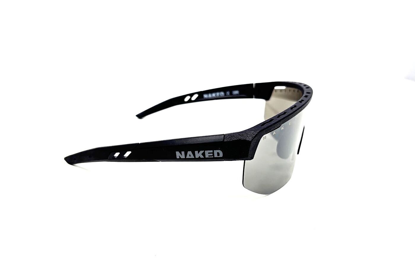 Shyft Bügel Eine schwarze Radbrille von der Seite, auf einem weißen Tisch liegend.