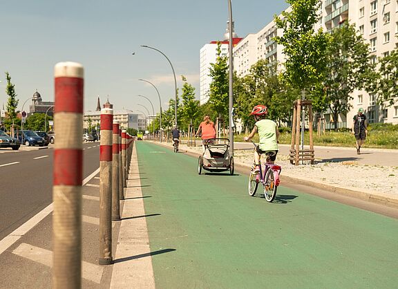 Protected Bikelane in Berlin Holzmarktstraße